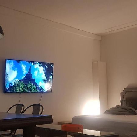 Aparthotel Charming Loft - Tour Eiffel/ Rue Cler à Paris Extérieur photo